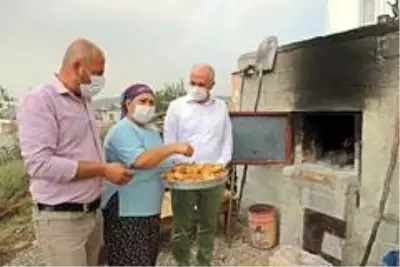 Asırlık Girit ekmeği Akdeniz ilçesinde yaşatılıyor Asırlık Girit ekmeği Akdeniz ilçesinde yaşatılıyor