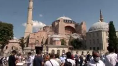 Ayasofya'da cuma namazına yoğun katılım Ayasofya'da cuma namazına yoğun katılım