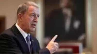 Bakan Akar, Macron'a 'Problemlerin üzerine benzin döküyor' sözleriyle yüklendi Bakan Akar, Macron'a 'Problemlerin üzerine benzin döküyor' sözleriyle yüklendi