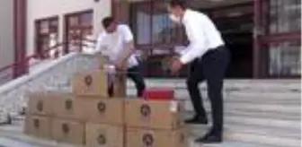 Serhat Oğuz: Başkan Oğuz, birinci sınıf öğrencileri için sıralarına kırtasiye seti bıraktı Serhat Oğuz: Başkan Oğuz, birinci sınıf öğrencileri için sıralarına kırtasiye seti bıraktı