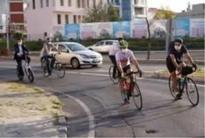 Başkan Sarıkurt makamına bisikletle gitti Başkan Sarıkurt makamına bisikletle gitti