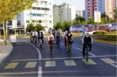 Başkan Sarıkurt makamına bisikletle gitti Başkan Sarıkurt makamına bisikletle gitti