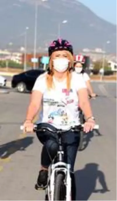Bayan Başkan mesaiye pedal çevirerek başladı Bayan Başkan mesaiye pedal çevirerek başladı