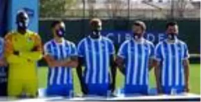 BB Erzurumspor'da 9 yeni transfer için toplu imza töreni düzenlendi BB Erzurumspor'da 9 yeni transfer için toplu imza töreni düzenlendi