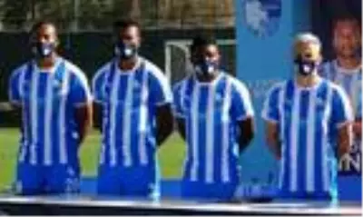 BB Erzurumspor'da 9 yeni transfer için toplu imza töreni düzenlendi BB Erzurumspor'da 9 yeni transfer için toplu imza töreni düzenlendi