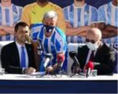 BB Erzurumspor'da 9 yeni transfer için toplu imza töreni düzenlendi BB Erzurumspor'da 9 yeni transfer için toplu imza töreni düzenlendi