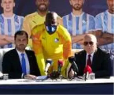 BB Erzurumspor'da 9 yeni transfer için toplu imza töreni düzenlendi BB Erzurumspor'da 9 yeni transfer için toplu imza töreni düzenlendi