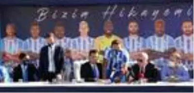 BB Erzurumspor'da 9 yeni transfer için toplu imza töreni düzenlendi BB Erzurumspor'da 9 yeni transfer için toplu imza töreni düzenlendi