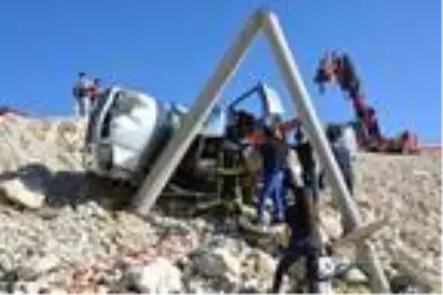 Son dakika haberi: Beton direğe çarpan otomobildeki kadın öldü, oğlu ve eşi yaralandı Son dakika haberi: Beton direğe çarpan otomobildeki kadın öldü, oğlu ve eşi yaralandı