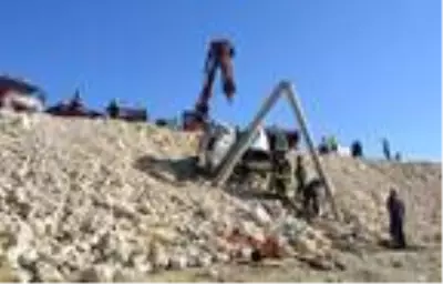 Son dakika haberi: Beton direğe çarpan otomobildeki kadın öldü, oğlu ve eşi yaralandı Son dakika haberi: Beton direğe çarpan otomobildeki kadın öldü, oğlu ve eşi yaralandı
