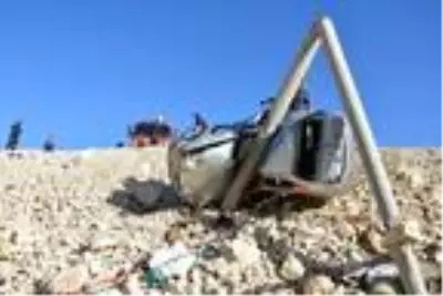 Son dakika haberi: Beton direğe çarpan otomobildeki kadın öldü, oğlu ve eşi yaralandı Son dakika haberi: Beton direğe çarpan otomobildeki kadın öldü, oğlu ve eşi yaralandı