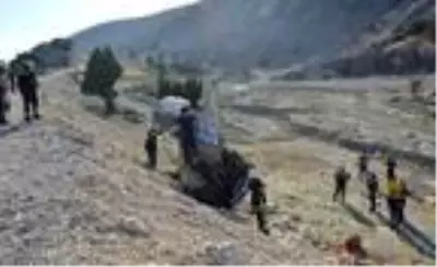 Son dakika haberi: Beton direğe çarpan otomobildeki kadın öldü, oğlu ve eşi yaralandı Son dakika haberi: Beton direğe çarpan otomobildeki kadın öldü, oğlu ve eşi yaralandı