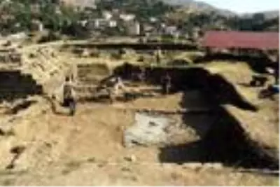 Son dakika haberi... Bitlis Kalesi'ndeki kazılarda Bizans ve Selçuklu dönemlerine ait sikkeler bulundu Son dakika haberi... Bitlis Kalesi'ndeki kazılarda Bizans ve Selçuklu dönemlerine ait sikkeler bulundu