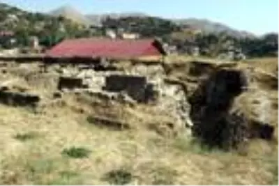 Son dakika haberi... Bitlis Kalesi'ndeki kazılarda Bizans ve Selçuklu dönemlerine ait sikkeler bulundu Son dakika haberi... Bitlis Kalesi'ndeki kazılarda Bizans ve Selçuklu dönemlerine ait sikkeler bulundu