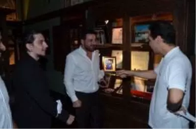 Ünlü oyuncu Davut Güloğlu Bursa'da özlem giderdi Ünlü oyuncu Davut Güloğlu Bursa'da özlem giderdi