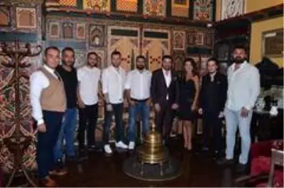 Ünlü oyuncu Davut Güloğlu Bursa'da özlem giderdi Ünlü oyuncu Davut Güloğlu Bursa'da özlem giderdi