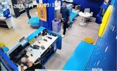 Çaldığı 5 bin liralık kulaklık pahalıya patladı Çaldığı 5 bin liralık kulaklık pahalıya patladı