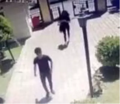 4. kattan düşerek ölen Duygu Delen'in kemerle saatlerce dövüldüğü tespit edildi 4. kattan düşerek ölen Duygu Delen'in kemerle saatlerce dövüldüğü tespit edildi