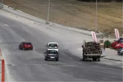 Edirne'de şaşkına çeviren olay... Traktörden ayrılan römork korkuttu Edirne'de şaşkına çeviren olay... Traktörden ayrılan römork korkuttu
