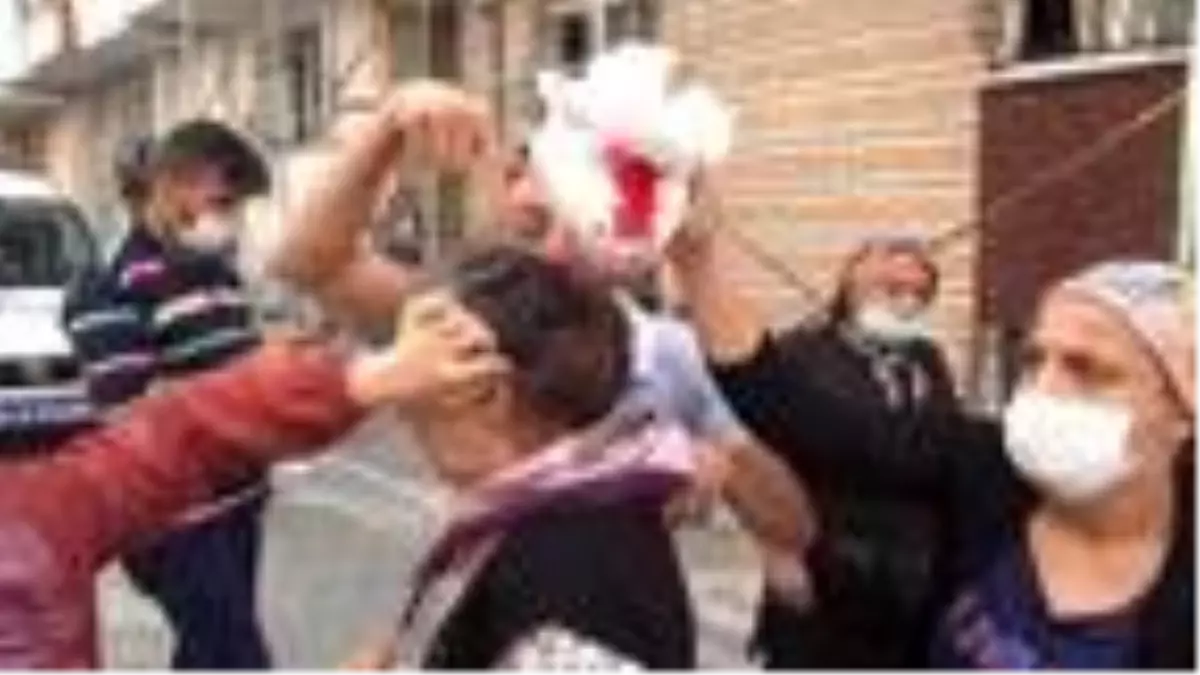 Esenyurt'ta zabıtayla seyyar satıcılar arasında arbede: 7 yaralı