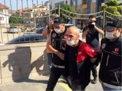 Son dakika haber... Uyuşturucu operasyonunda yakalanan şahıstan gazeteciye tepki: 'Çakallık yapma' Son dakika haber... Uyuşturucu operasyonunda yakalanan şahıstan gazeteciye tepki: 'Çakallık yapma'