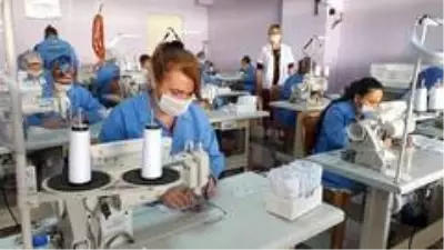 Fabrika gibi çalıştılar, 162 bin maske ve 6 ton dezenfektan ürettiler Fabrika gibi çalıştılar, 162 bin maske ve 6 ton dezenfektan ürettiler