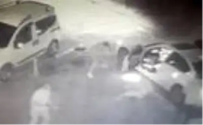 Kurşun yağdırdı: Fatih Karagümrük eski başkanına silahlı saldırı kamerada Kurşun yağdırdı: Fatih Karagümrük eski başkanına silahlı saldırı kamerada
