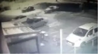 Kurşun yağdırdı: Fatih Karagümrük eski başkanına silahlı saldırı kamerada Kurşun yağdırdı: Fatih Karagümrük eski başkanına silahlı saldırı kamerada