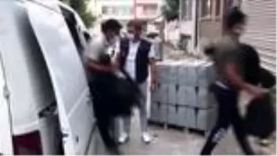 Son dakika... Göçmen kaçakçılığı operasyonunda yakalanan 9 şüpheli tutuklandı Son dakika... Göçmen kaçakçılığı operasyonunda yakalanan 9 şüpheli tutuklandı