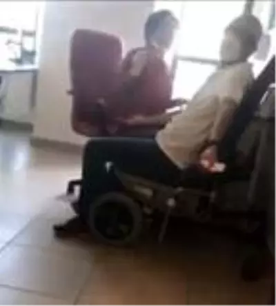 Hastanede maskesiz ve eldivensiz koronavirüs testi yapan personele soruşturma Hastanede maskesiz ve eldivensiz koronavirüs testi yapan personele soruşturma