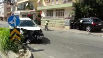 Son dakika haber! Hastaneye gitmek yerine vatandaşın verdiği buzlarla acılarını dindirmeye çalıştılar Son dakika haber! Hastaneye gitmek yerine vatandaşın verdiği buzlarla acılarını dindirmeye çalıştılar