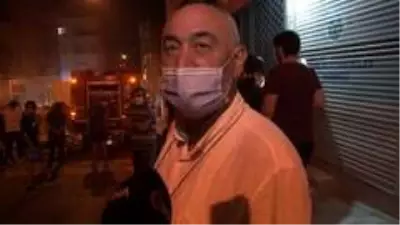 İş yeri yangınını film gibi seyreden vatandaşlar sosyal mesafeyi hiçe saydı İş yeri yangınını film gibi seyreden vatandaşlar sosyal mesafeyi hiçe saydı