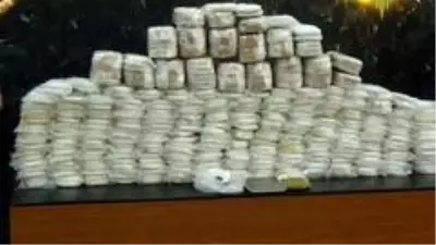 İstanbul polisi Lübnan'dan Türkiye'ye sokulan 80 kilo esrar ele geçirdi İstanbul polisi Lübnan'dan Türkiye'ye sokulan 80 kilo esrar ele geçirdi