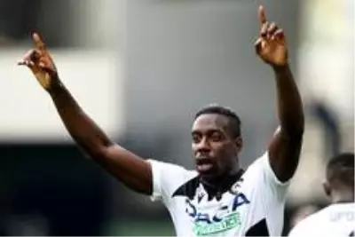 Fenerbahçe, Udinese'den Stefano Okaka ile 3 yıllığına anlaştı Fenerbahçe, Udinese'den Stefano Okaka ile 3 yıllığına anlaştı