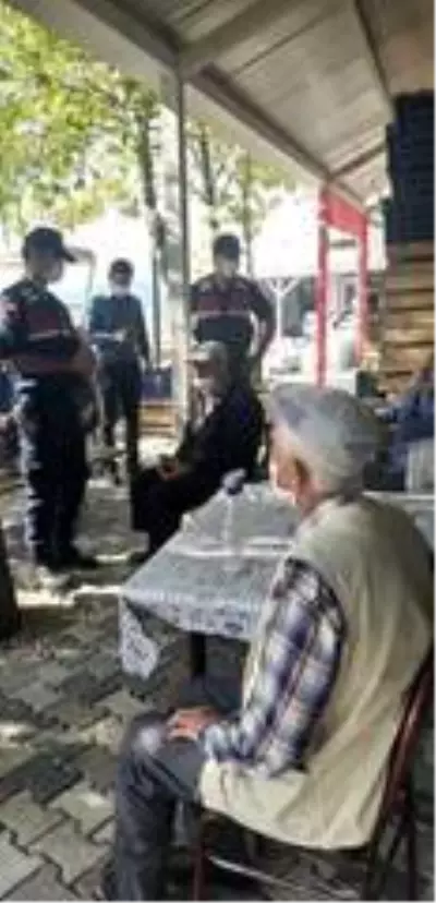 Jandarma sosyal mesafe kurallarına uymayanları affetmedi Jandarma sosyal mesafe kurallarına uymayanları affetmedi