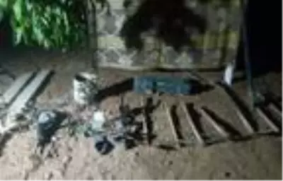 Kaçak kazıda buldukları tarihi eserlerle suçüstü yakalandılar Kaçak kazıda buldukları tarihi eserlerle suçüstü yakalandılar