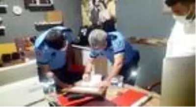 Kaçak kına gecesi baskınla sona erdi! 12 kişiye 42 bin TL ceza kesildi Kaçak kına gecesi baskınla sona erdi! 12 kişiye 42 bin TL ceza kesildi