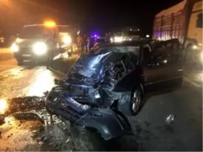 Kamyon otomobille çarpıştı: 1 yaralı Kamyon otomobille çarpıştı: 1 yaralı