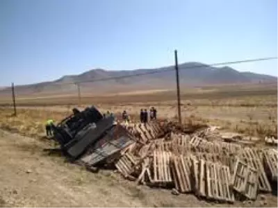Son dakika haberi | Karaman'da palet yüklü kamyon devrildi: 1 ölü Son dakika haberi | Karaman'da palet yüklü kamyon devrildi: 1 ölü