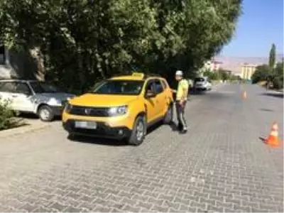 Kars'ta Kovid-19 uyarılarına uymayanlara ceza yağdı Kars'ta Kovid-19 uyarılarına uymayanlara ceza yağdı