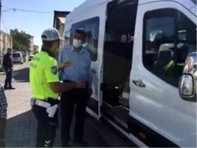 Kars'ta Kovid-19 uyarılarına uymayanlara ceza yağdı Kars'ta Kovid-19 uyarılarına uymayanlara ceza yağdı