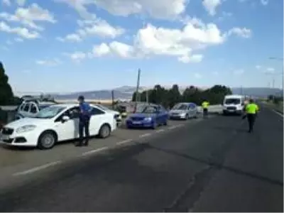 Kars'ta Kovid-19 uyarılarına uymayanlara ceza yağdı Kars'ta Kovid-19 uyarılarına uymayanlara ceza yağdı
