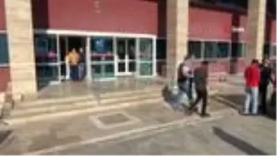 Kendilerini 'üst düzey devlet yetkilisi' olarak tanıttılar, 1 milyon 500 bin TL dolandırdılar Kendilerini 'üst düzey devlet yetkilisi' olarak tanıttılar, 1 milyon 500 bin TL dolandırdılar