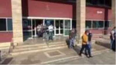 Kendilerini 'üst düzey devlet yetkilisi' olarak tanıttılar, 1 milyon 500 bin TL dolandırdılar Kendilerini 'üst düzey devlet yetkilisi' olarak tanıttılar, 1 milyon 500 bin TL dolandırdılar