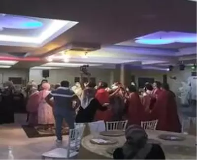 Kına gecesini zabıta ekipleri bastı Kına gecesini zabıta ekipleri bastı