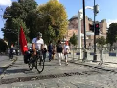 Köln'den 3 bin 300 kilometre pedalı Ayasofya için çevirdi Köln'den 3 bin 300 kilometre pedalı Ayasofya için çevirdi