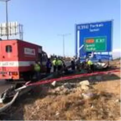 Son dakika haberleri: Kontrolden çıkan otomobil yön tabelasına çarptı: 1 ölü, 1 yaralı Son dakika haberleri: Kontrolden çıkan otomobil yön tabelasına çarptı: 1 ölü, 1 yaralı
