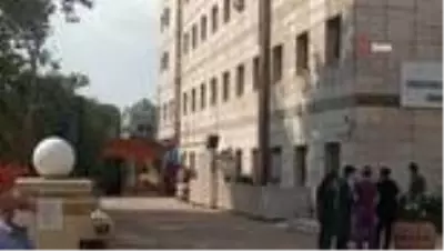 Korona testi pozitif çıkan kadın 4. kattan atladı, tenteye düşerek kurtuldu Korona testi pozitif çıkan kadın 4. kattan atladı, tenteye düşerek kurtuldu