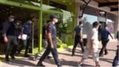 Kuşadası'nda AVM'lere korona virüs denetimi Kuşadası'nda AVM'lere korona virüs denetimi