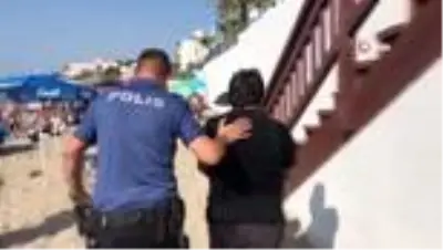 Soyunma kabininde üstünü değiştiren kadının görüntülerini çeken şahıs gözaltına alındı Soyunma kabininde üstünü değiştiren kadının görüntülerini çeken şahıs gözaltına alındı
